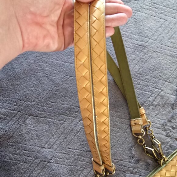 Authentic Bottega Veneta Flat Shoulder Bag - Golden Metallic Intrecciato Leather - Picture 13 of 16